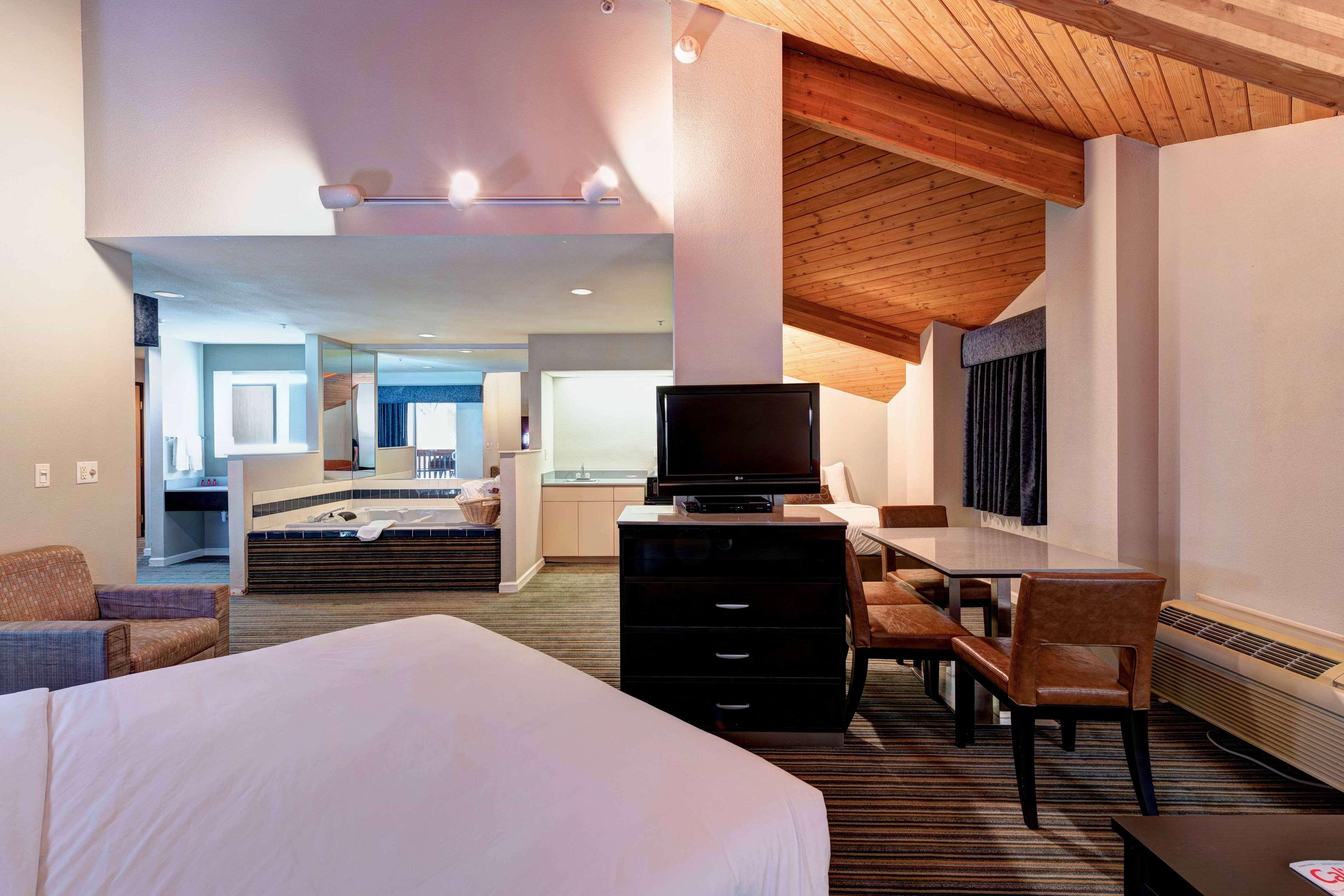 Surestay Plus Hotel By Best Western Redding Extérieur photo